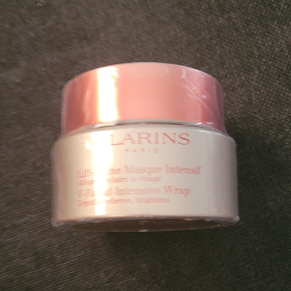 Clarins V-Facial Intensive Wrap in Pink and Cream